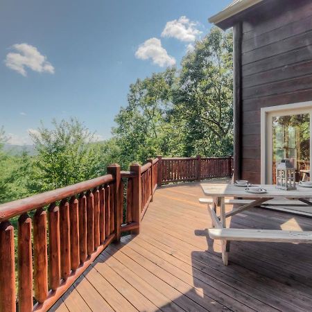 Pinecrest Lodge - Views In Aska Adventure Area ブルーリッジ山脈 エクステリア 写真