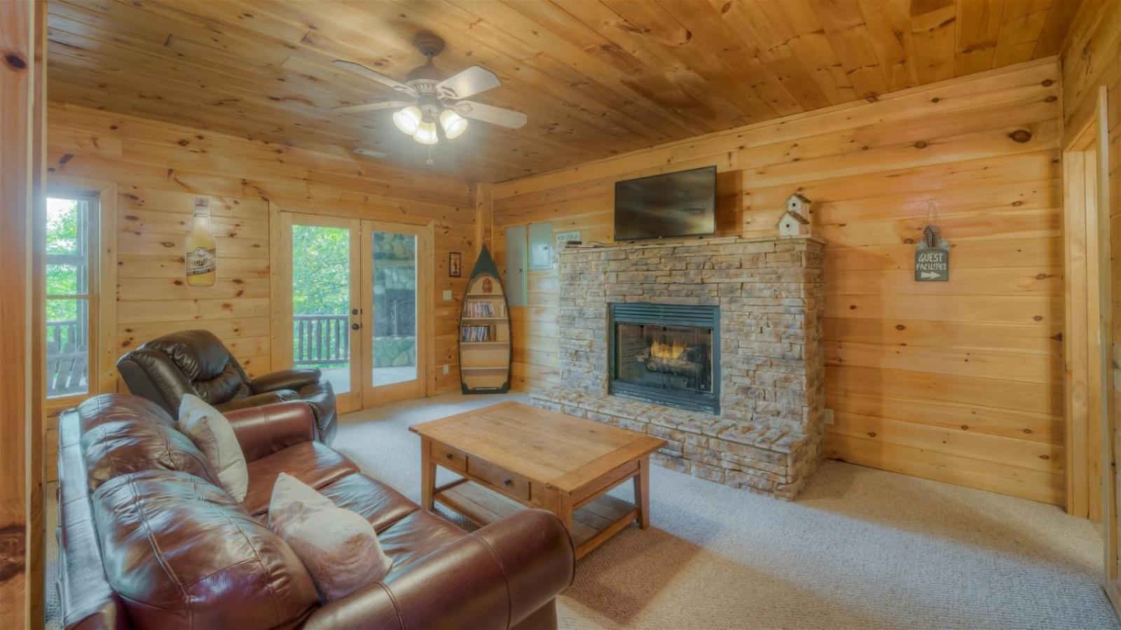 Pinecrest Lodge - Views In Aska Adventure Area ブルーリッジ山脈 エクステリア 写真