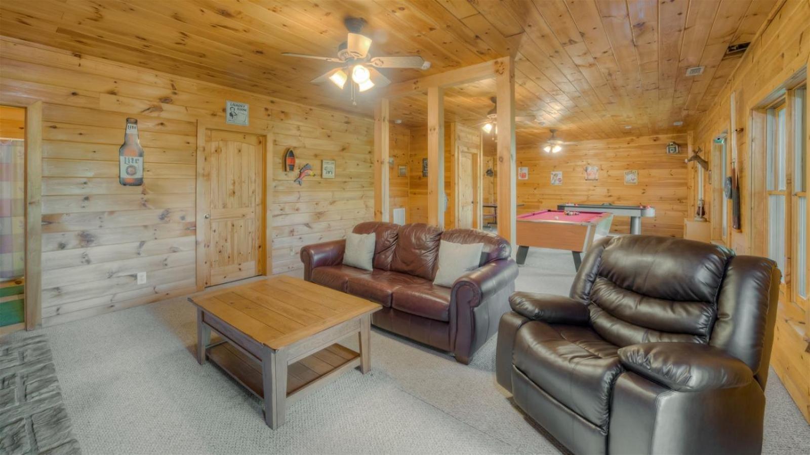Pinecrest Lodge - Views In Aska Adventure Area ブルーリッジ山脈 エクステリア 写真