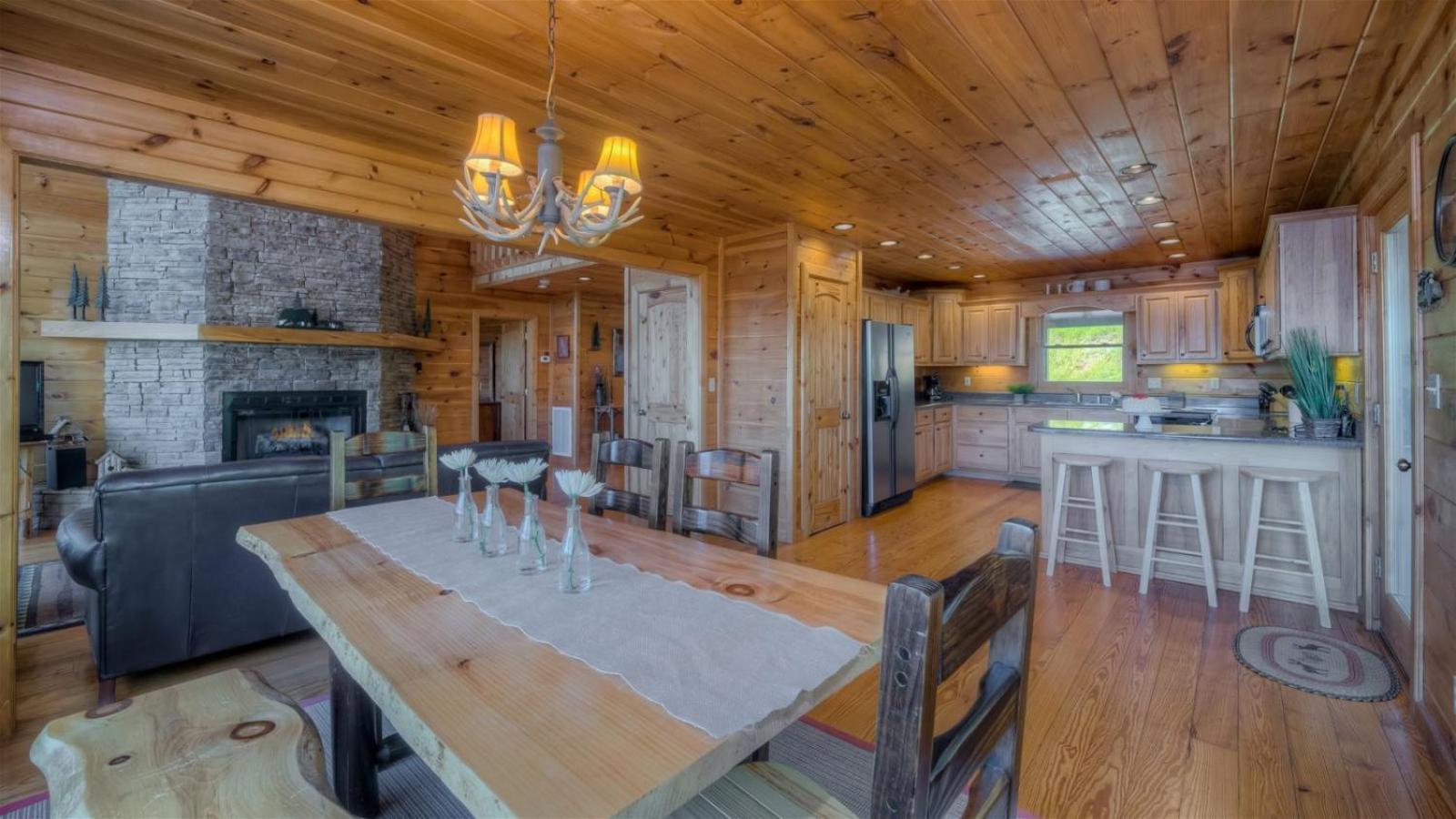 Pinecrest Lodge - Views In Aska Adventure Area ブルーリッジ山脈 エクステリア 写真
