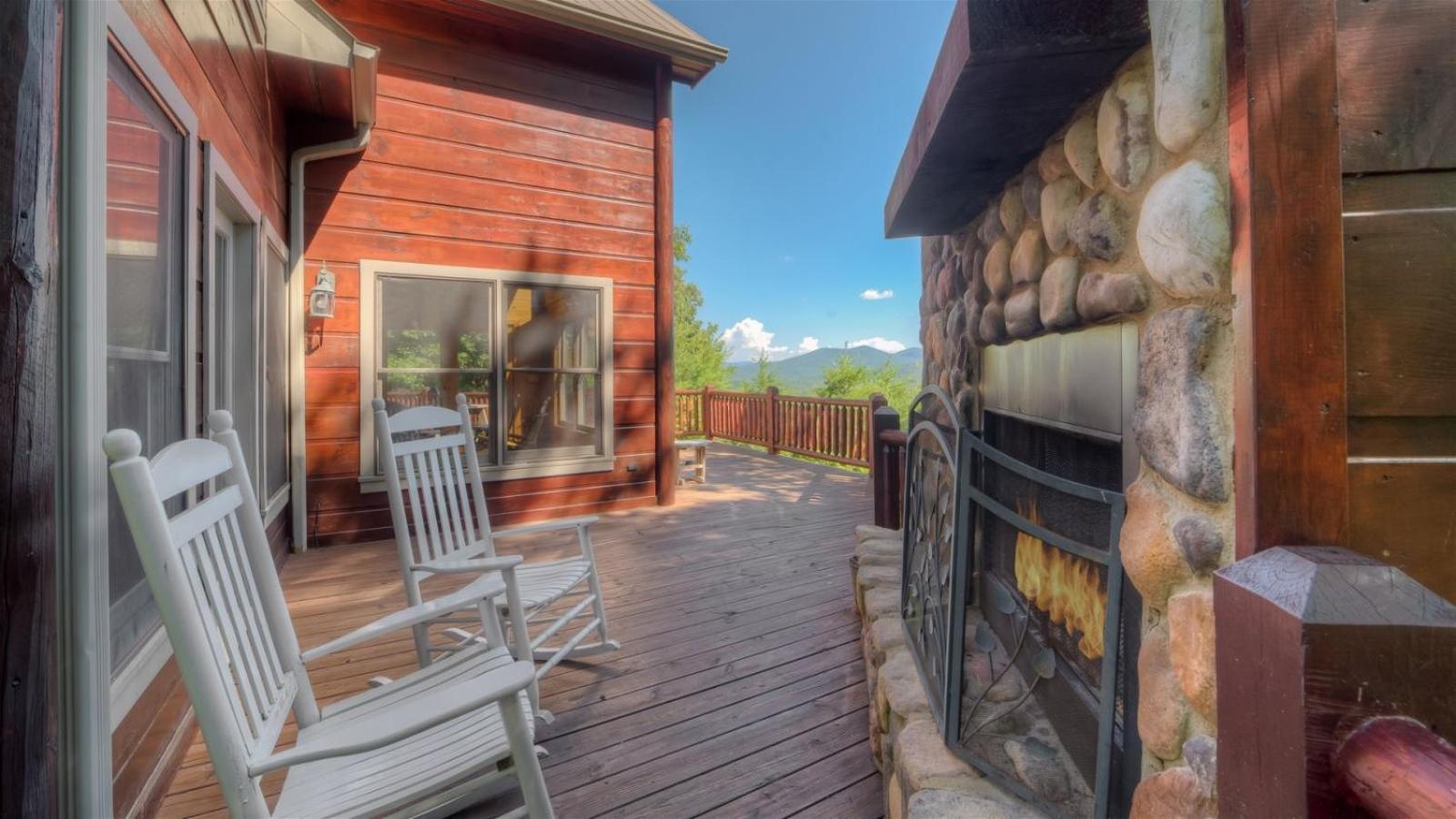 Pinecrest Lodge - Views In Aska Adventure Area ブルーリッジ山脈 エクステリア 写真